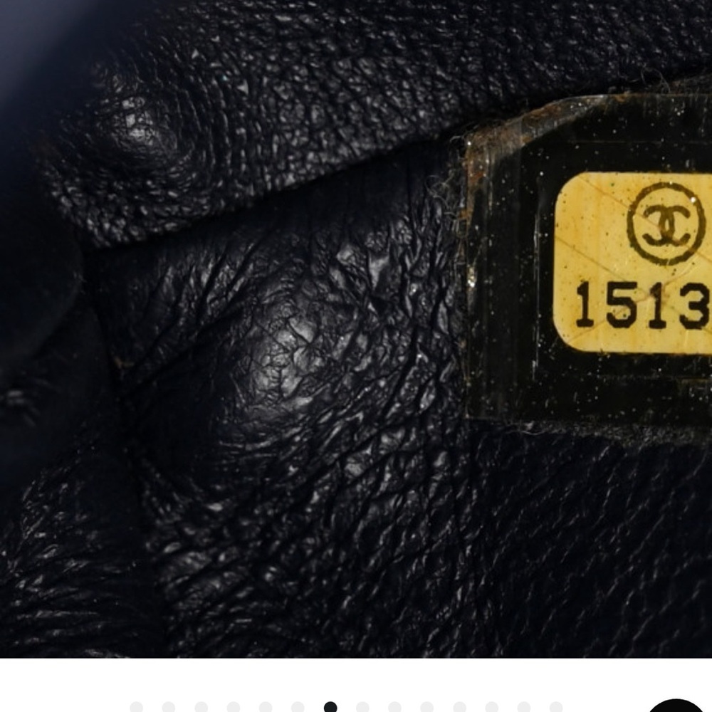 Chanel Caviar Clutch with chain - Picture 5 of 14